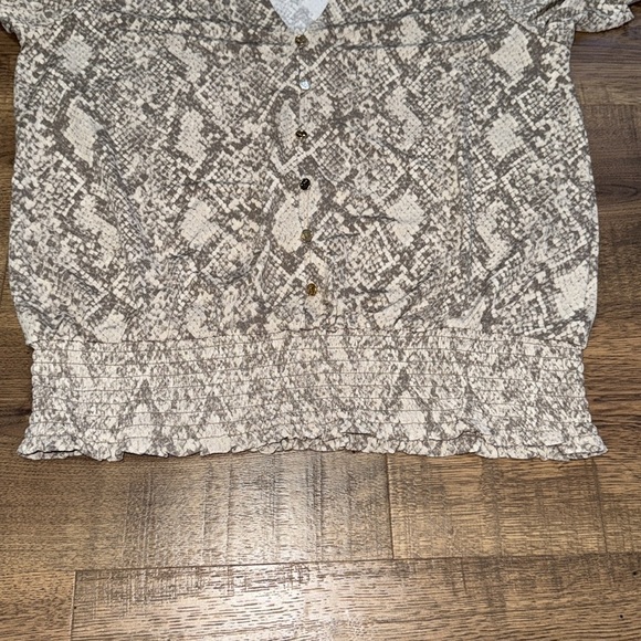 NWT!!  MICHAEL KORS Beige and Gray Snakeskin Blouse - Picture 3 of 6